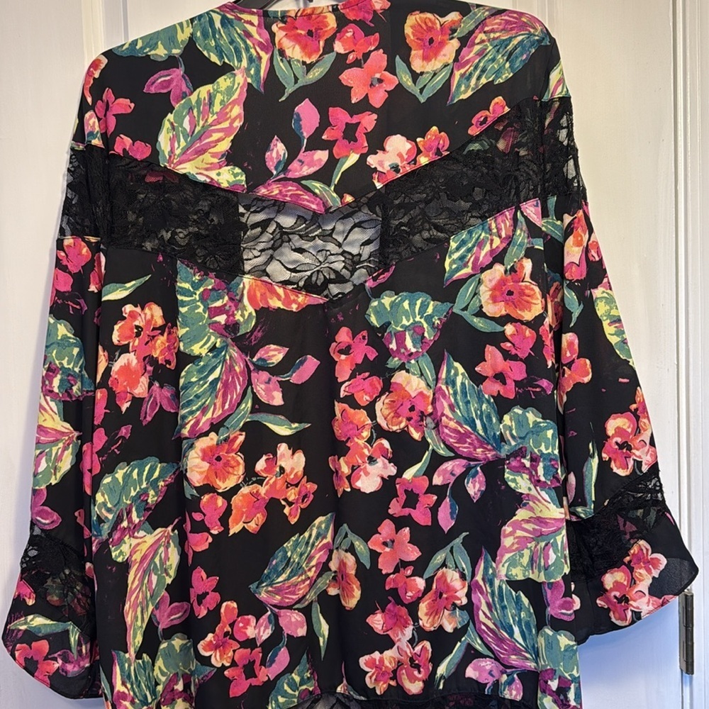 Floral Kimono with Lace Trim - Picture 8 of 12